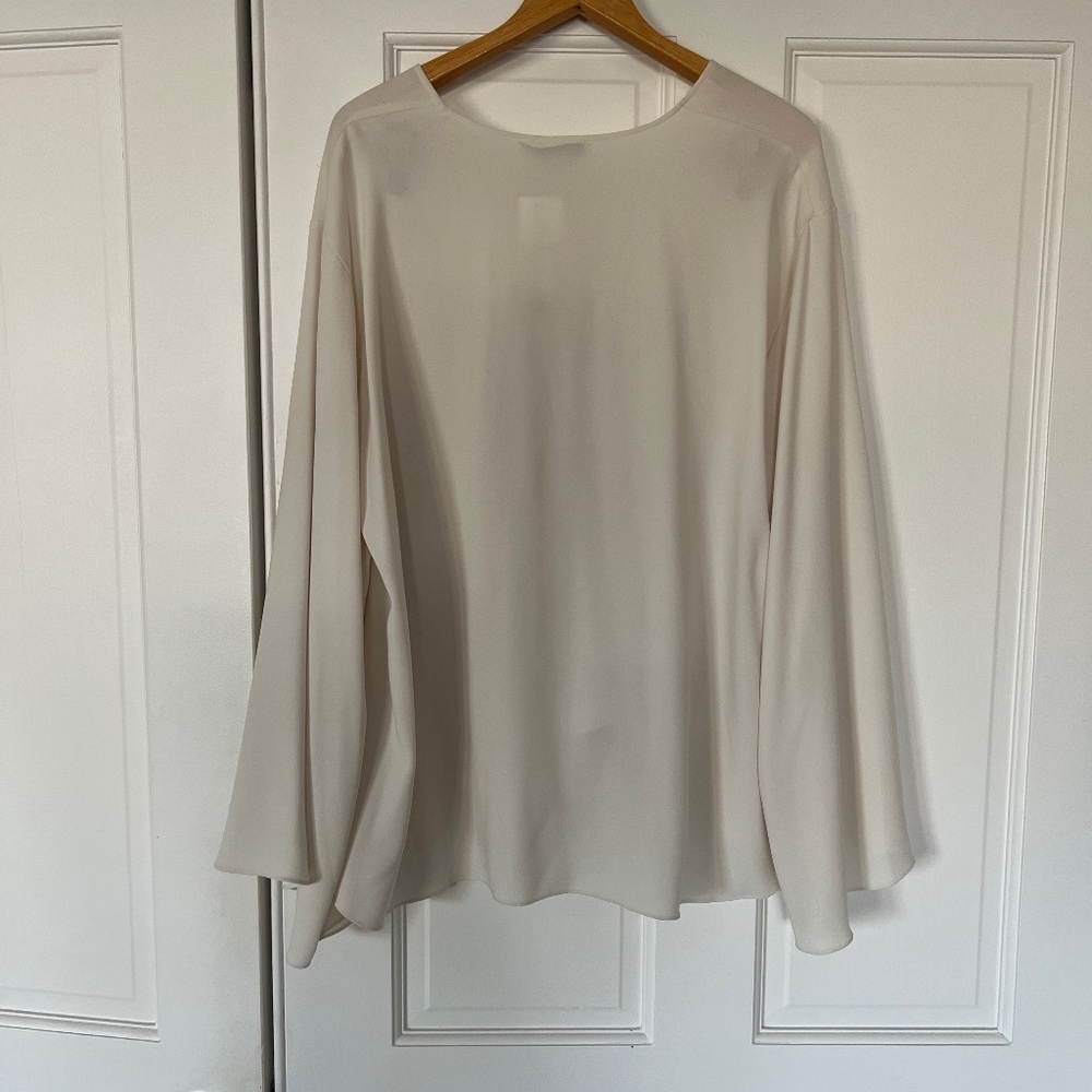NWT Elizabeth and James white top size small